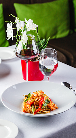 pasta-with-shrimps-green-asparagus-peppers